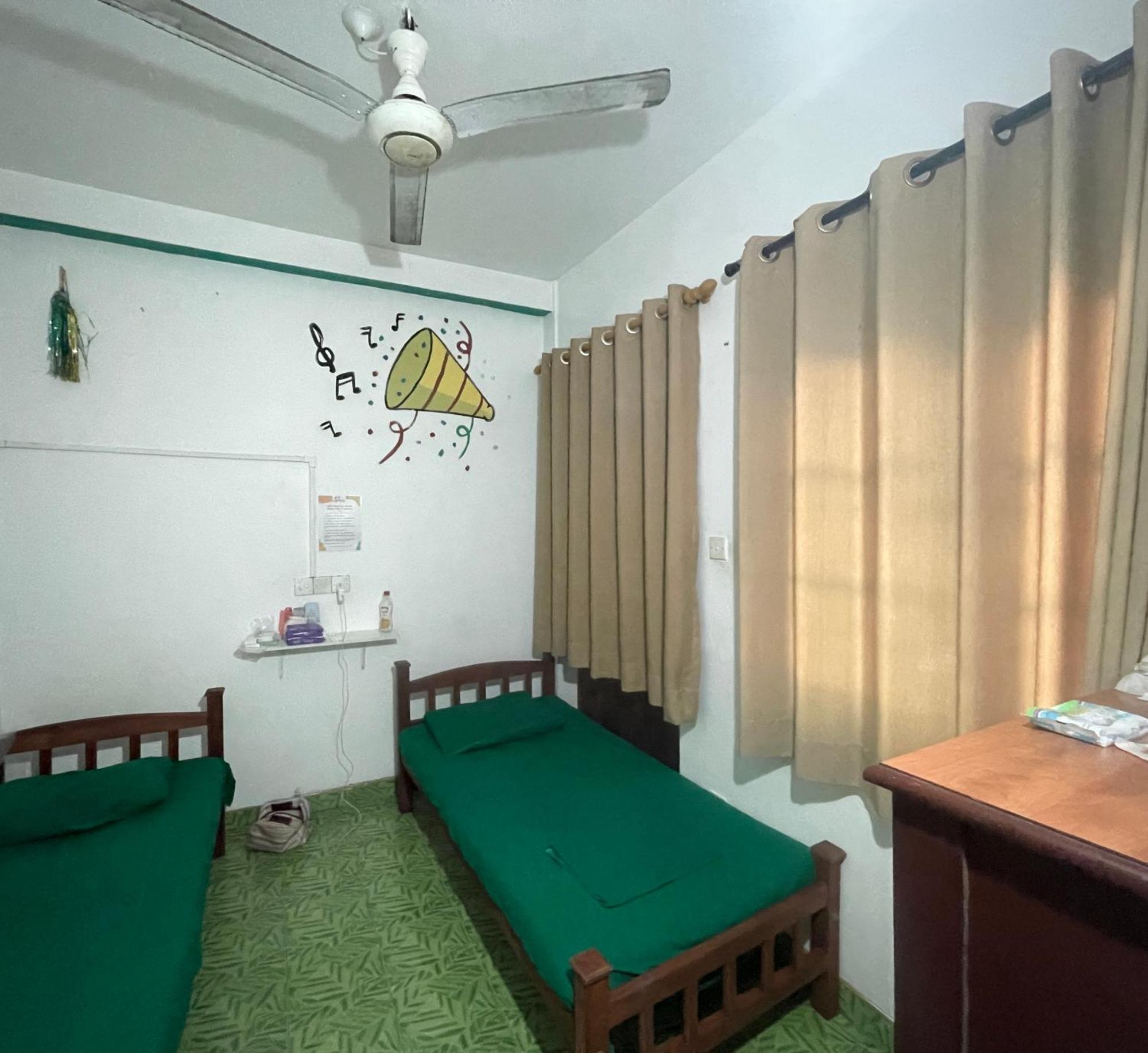 Rockstel Towers Backpacker Hostel Unawatuna Esterno foto