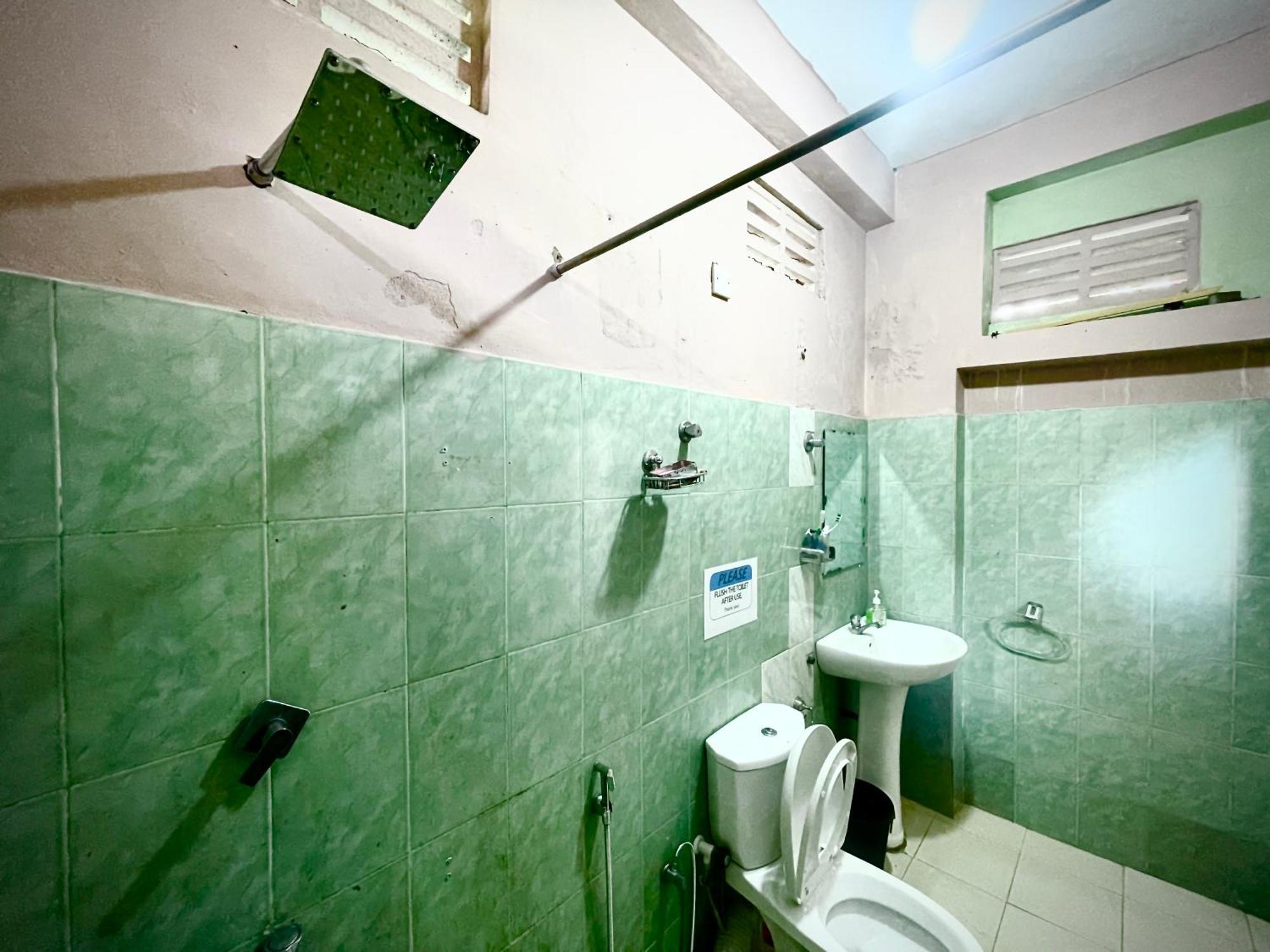 Rockstel Towers Backpacker Hostel Unawatuna Esterno foto